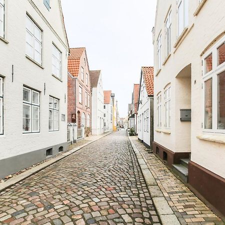 Apartmenthaus Theodor Storm - Unter Sternen Husum (Schleswig-Holstein) Exterior foto