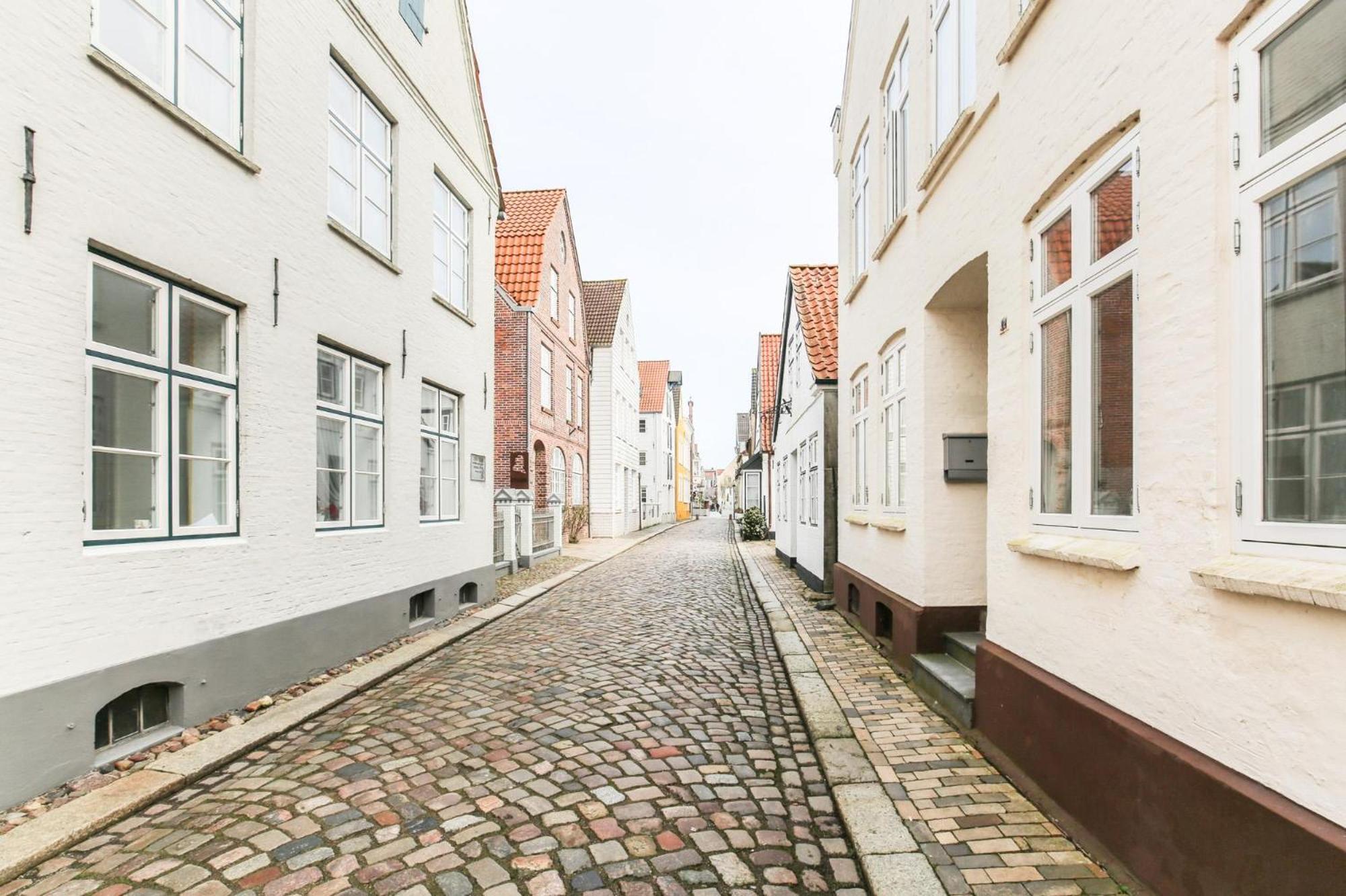 Apartmenthaus Theodor Storm - Unter Sternen Husum (Schleswig-Holstein) Exterior foto